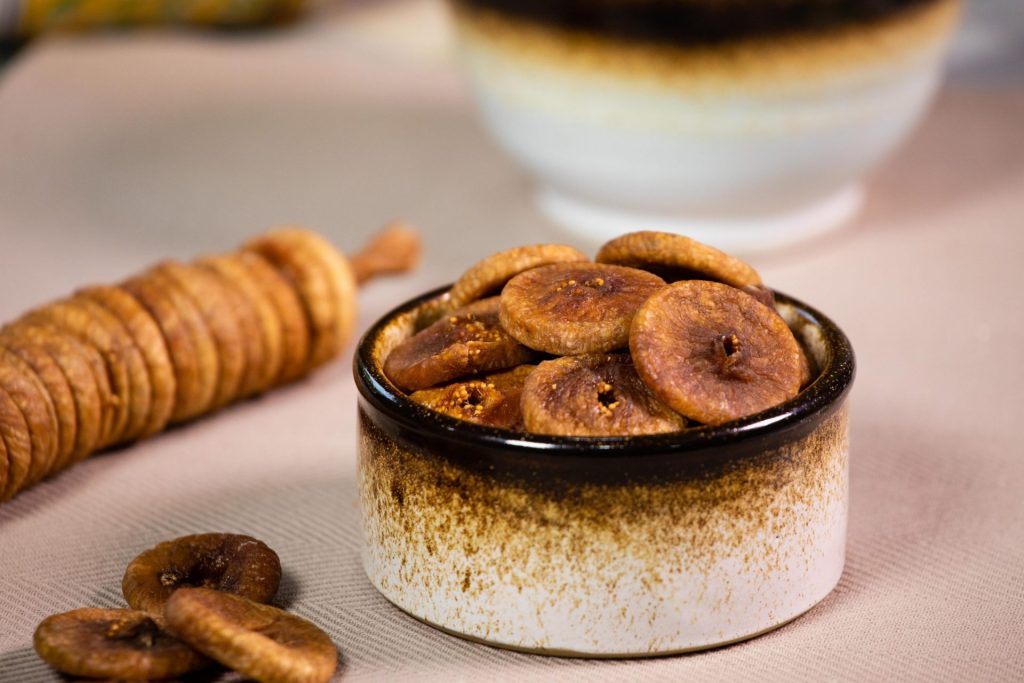 ANAR Dried Figs 16oz | 100% Natural | Whole | No Additives | Premium Anjeer | Vacuumed | Best for Snacking and Mixing | Grown in Afghanistan | Pack of 1